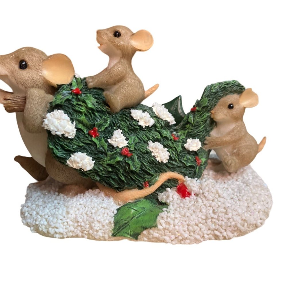 CHARMING TAILS BY FITZ & FLOYD FIGURINE "BRINGING HOME THE TREE" HOLIDAYS
